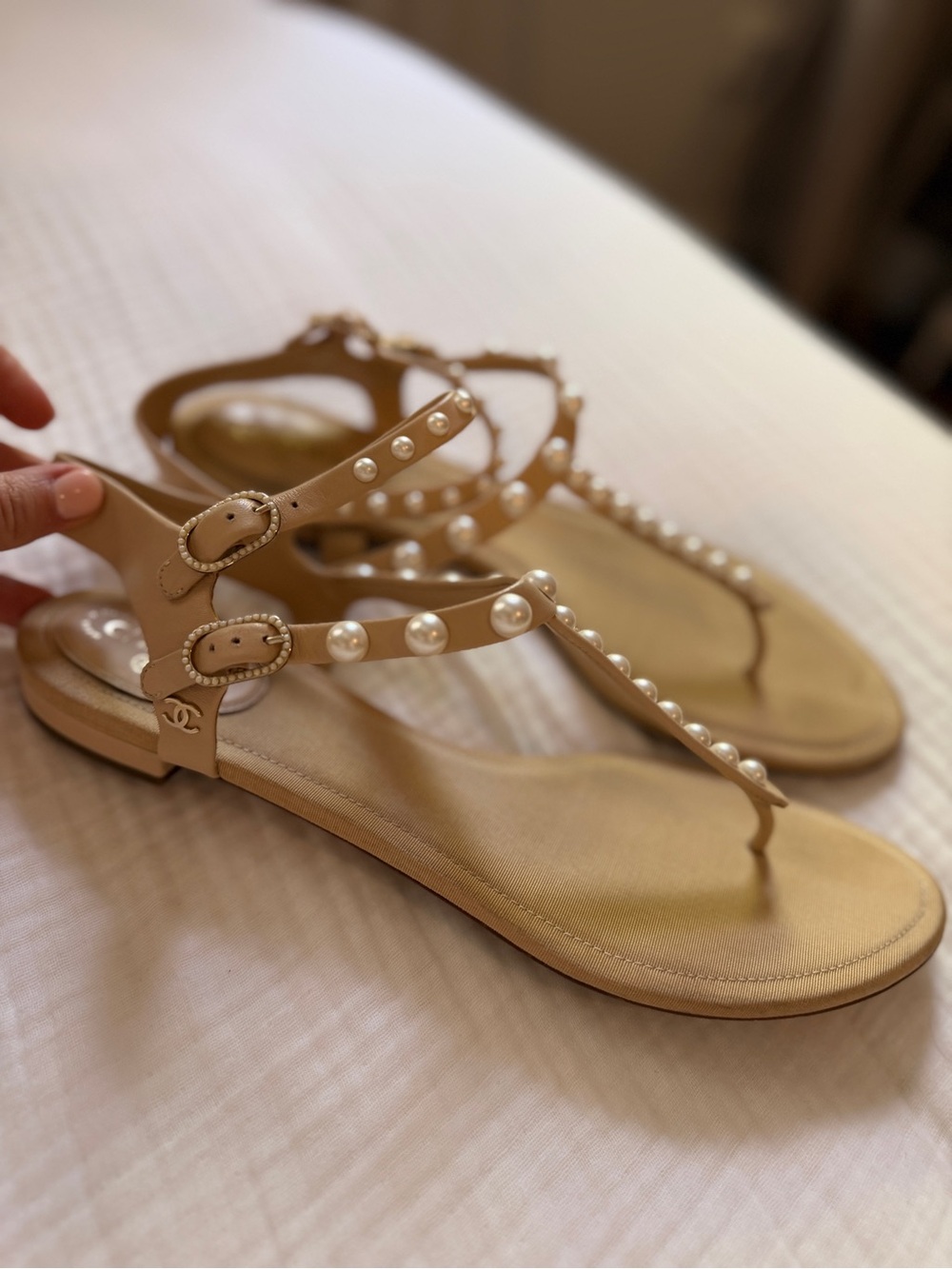 CHANEL Beige Pearl Flat Sandals. Size: 40!